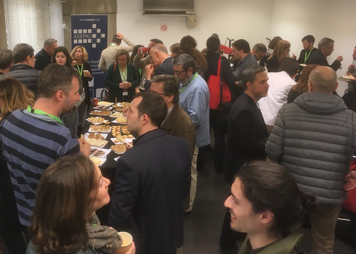 asepau's tweet photo. Receso para comer en la jornada #asepau de profesionales de la Accesibilidad. Gracias a @TMB_Barcelona y a @Fundacion_ONCE https://t.co/L2uGsUi81W