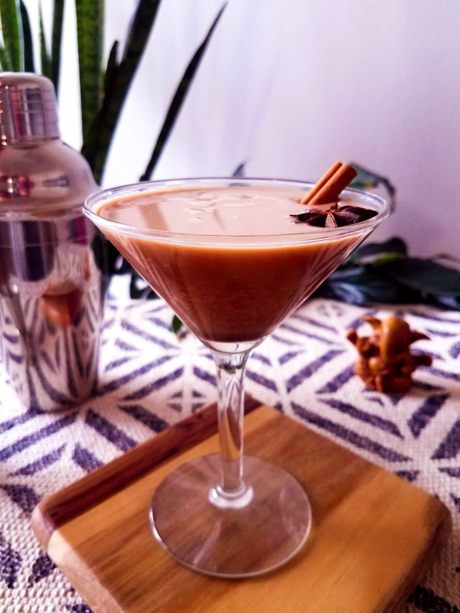 Looking for the perfect holiday cocktail? Try this Dirty Chai Martini and impress your guests with an indulgent treat!

sesapure.com/sesa-says/dirt…

#dirtychai #Chai #martini #drinkresponsibly