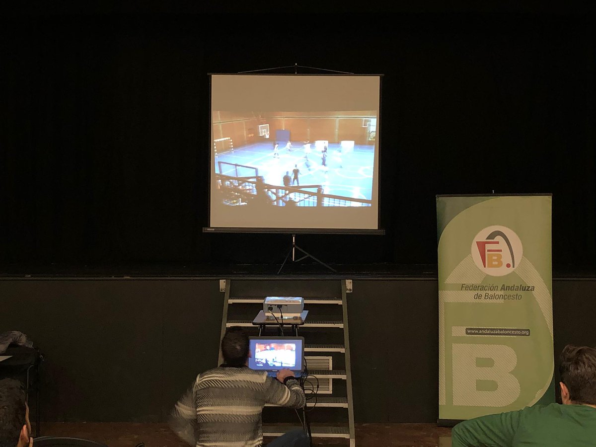 SevillaFaB's tweet photo. #NONSTOPFORMACION
💪 Sesión Técnica Árbitral  - Oficales de Mesa y Arbitros.  
📱 Juego Interactivo - Visionado de Jugadas y resolución.
👨‍🏫 @isitafcb Y #Lizana 🔝 https://t.co/JPSz0X65q6