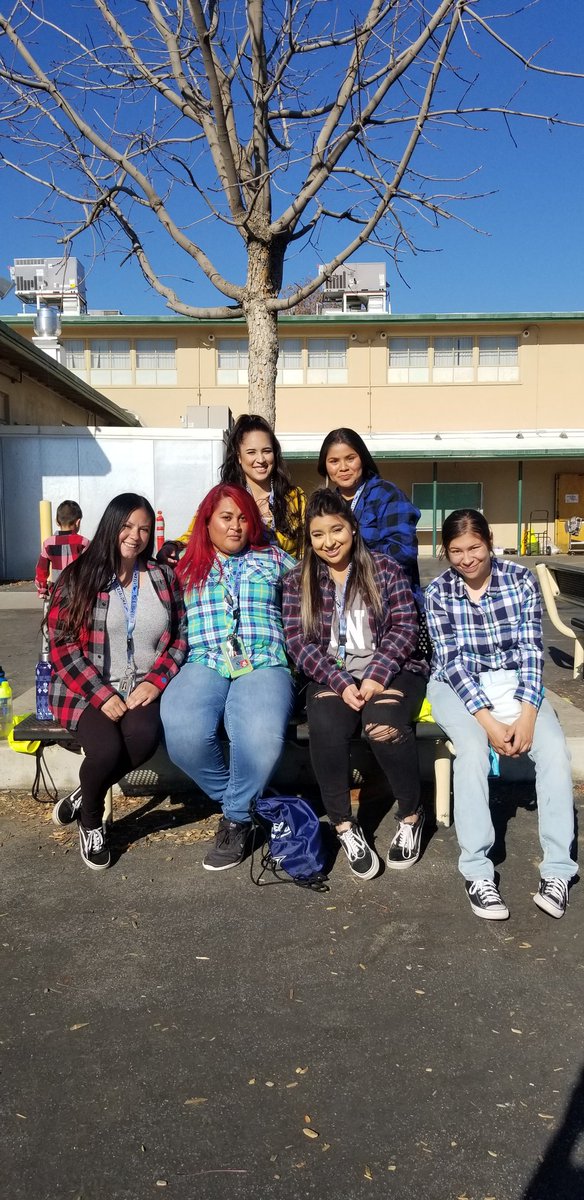 AstridM0805's tweet photo. Flannel day #spiritweek #teamcasaloma @CasaLomaSchool https://t.co/t2vUp1fUAR
