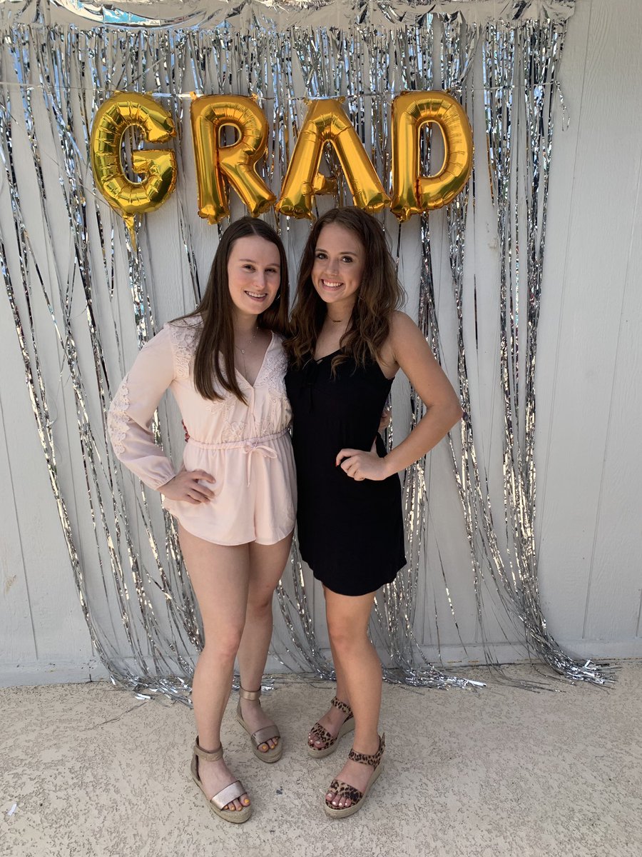IsabellaMacey01's tweet photo. Happy Birthday to one of the funniest people I know!! I love and miss you and can’t wait to celebrate🥳💕💕 https://t.co/VnqYLrX7rz