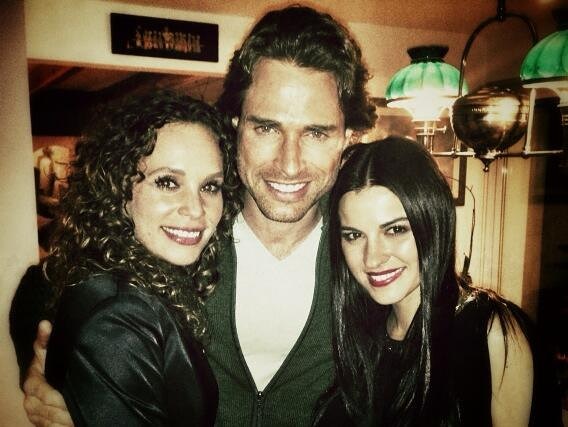 Adriane197's tweet photo. #📸recuerdo @sebastianrulli @JessyCoch @MaiteOficial #actores #telenovela #series #teatro #galán #príncipe #sebastianrulli #jessycoch #maiteperroni #LasEstrellas #televisa #televisaespectáculos #televisafábricadesueños #Argentina🇦🇷 #México🇲🇽 https://t.co/4YDhX6fW4H