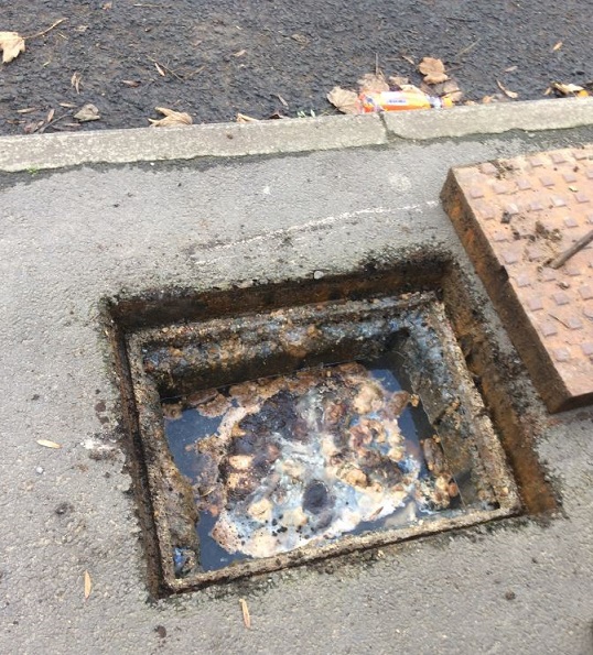 Don’t feed a festive fatberg this Christmas. Pouring leftover cooking fats down the sink even with hot water and detergent can harden in cold pipes. Instead leave to cool, then scrape into the food waste or bin. #DontFeedAFatberg #ShowWaterSomeLove #BinIt4Beaches