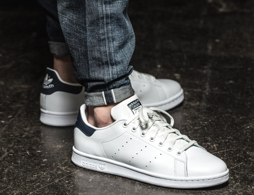 stan smith navy on feet