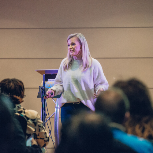 premierdigi's tweet photo. What a little nugget this is from Digital Marketing Consultant &amp; Social Media Manager @MsClaireDurrant in her talk ‘Think like Facebook’:
“Avoid content that Facebook and its algorithm do not favour: 1) External links 2) Meaningless images 3) YouTube links” https://t.co/HxuhPVU31Z