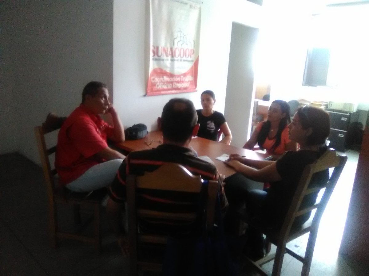 YContreras04's tweet photo. Hoy #16Dic | En la sede administrativa de Sunacoop-Trujillo #Valera edo. Trujillo, desarrollamos en conjunto con el @SENIAT_STVALERA una reunión para debatir acerca del decreto de exoneración del #ISLR a las https://t.co/Wh1ZsTUImW. publicado en Gaceta Oficial Nro 41.745 https://t.co/6DnmNrPZmz
