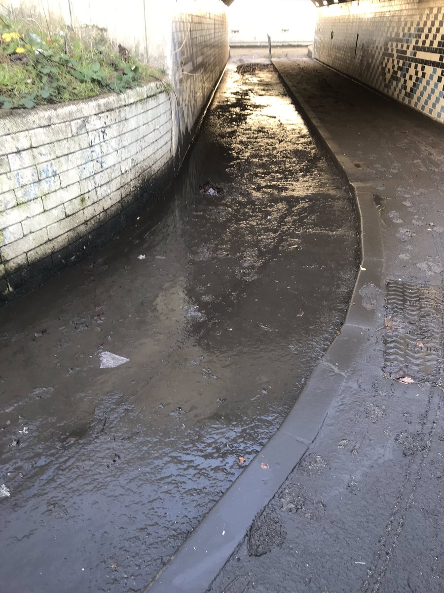 lindamgoldsmith's tweet photo. @LBofBexley crittals corner is still in need of a proper clean!!!
If this was cleaned weekly it would be much cleaner please ask your cleaners to attend. https://t.co/JPNfuZlPgQ