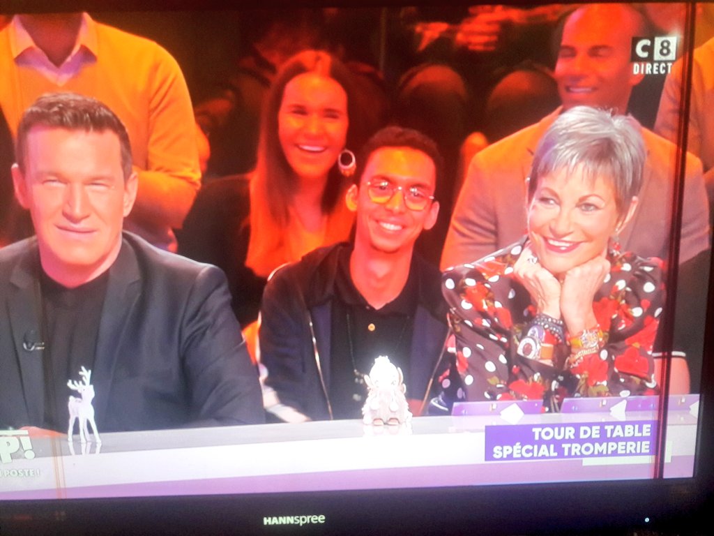 rodrigue_sed's tweet photo. Je rêve ou @iambilalhassani passe incognito dans @TPMP🤣🤣
#JeSort
#LoL #TPMP #BilalHassani #Babanoel @Cyrilhanouna #Hanouna https://t.co/Ml1xC8ujTZ