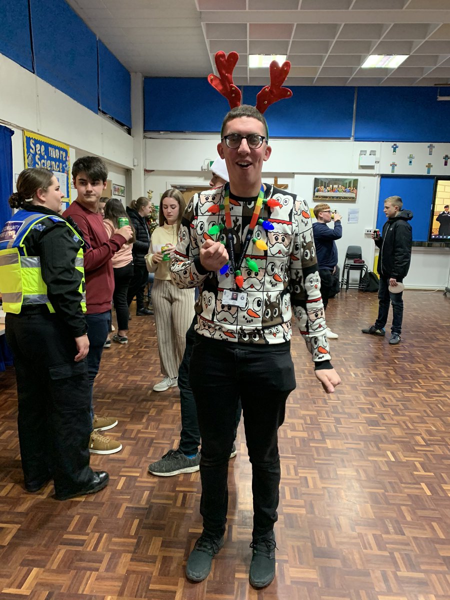 JulesMead203's tweet photo. So,  I am visiting @ESCadets Kettering unit’s Christmas party!! No ordinary party here . We have crime scene treasure hunt and pin the handcuffs on the criminal!! As always we are unique!!😂🎄@annmarielawson1 @NorthantsChief @Cadet_Beth https://t.co/qAC4hwIN5E