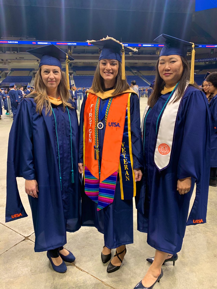 UTSA's tweet image. Congrats to student veterans Cassie, Leah and Jen! All three walked the stage today for their master’s degree in social work 🎓 

Cassie and Leah served in the @USArmy, and Jen is a @usairforce vet 🇺🇸 15% of #UTSA’s total enrollment are military-affiliated students 🤙🏼 #UTSAGrad19