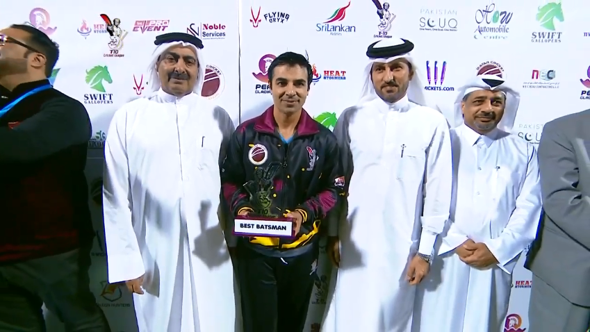 cricsohu's tweet photo. .@im_SalmanButt awarded as the best batsman of the @qt10league 

#qt10league #QatarT10 #Qatart10League #Qatar https://t.co/zCSrYWrbtR