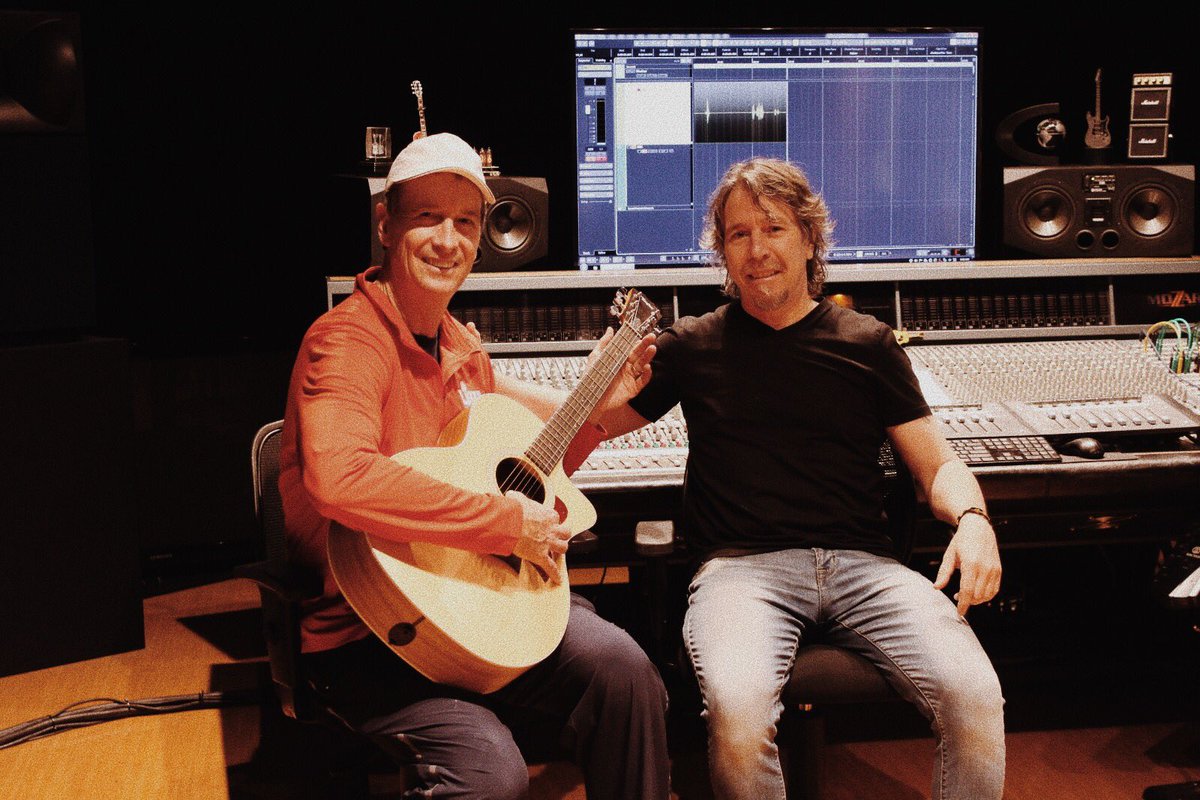 EvermoreSound's tweet image. Our producer with Cris Collinsworth from NFL Films.