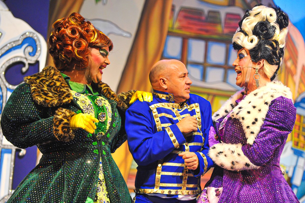 IpswichRegent's tweet photo. Reviewers are loving our Christmas panto - oh yes they are!😜  Be sure to book your tickets now and don't be late for the ball! ✨ 
Tickets are available here: https://t.co/wFbYpcGOwu https://t.co/lUU29vviXk