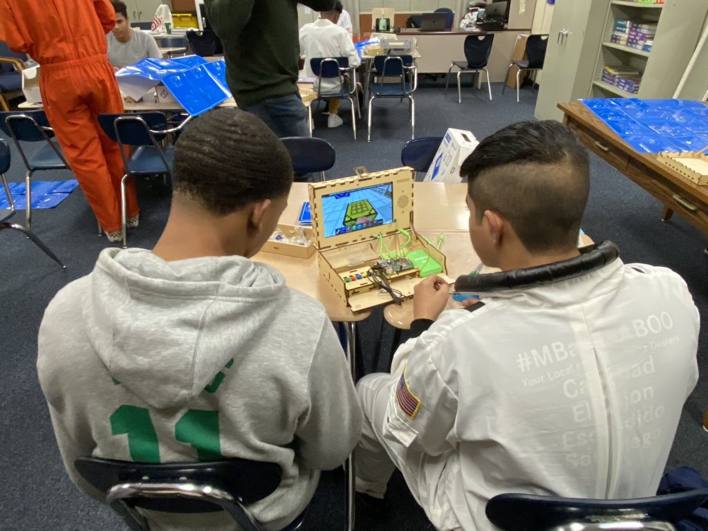 tbryant0115's tweet photo. #UrbanMathCollaborative Ss from @CabrilloLb & @LBWilsonHigh building and coding their own computer. We are training Jr. engineers, scientists, pilots & astronauts. Thanks to the Barboza Space Center @BobBarboza for our partnership. #ProudtobeLBUSD #Math #SpaceMathematics #STEM https://t.co/7PHsmKsUrM