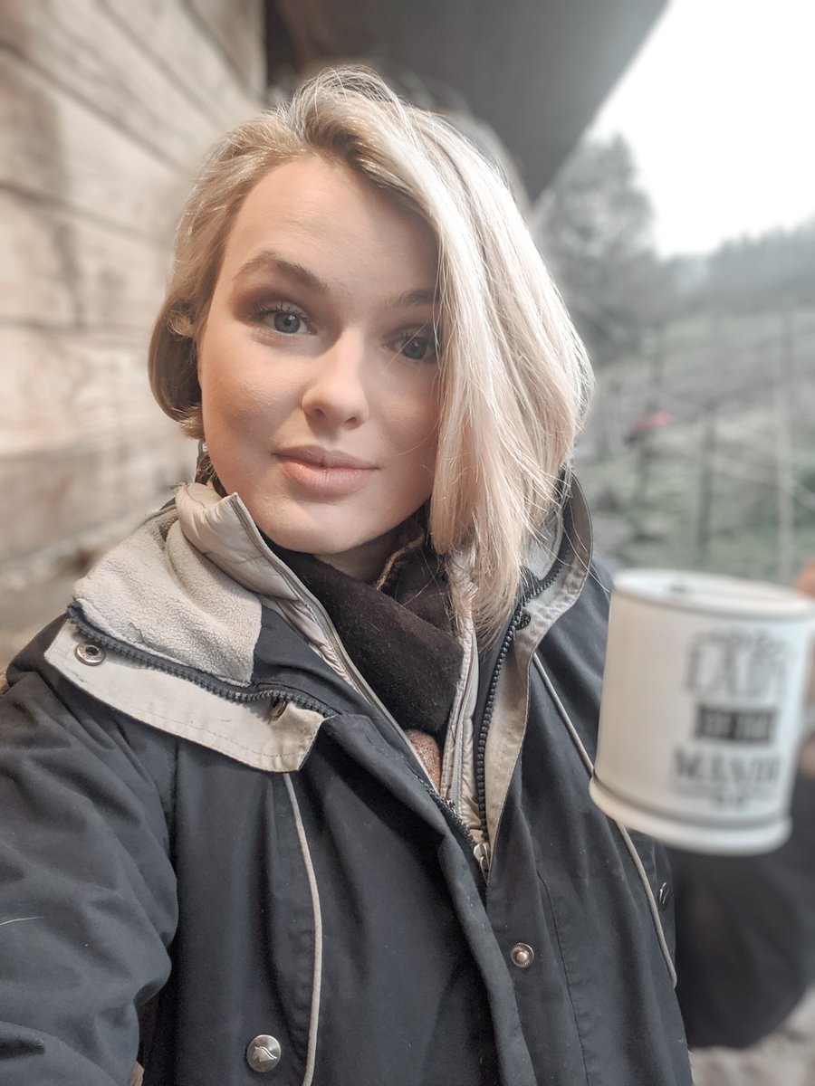 How I start my Monday.... desperately trying to keep clean for a meeting whilst making sure the 4 legged beasts are fed and watered!
  ⠀⠀⠀⠀⠀⠀⠀⠀⠀⠀⠀⠀
I can't be the only one who plays this dangerous game of mud roulette!
  ⠀⠀⠀⠀⠀⠀⠀⠀⠀⠀⠀⠀