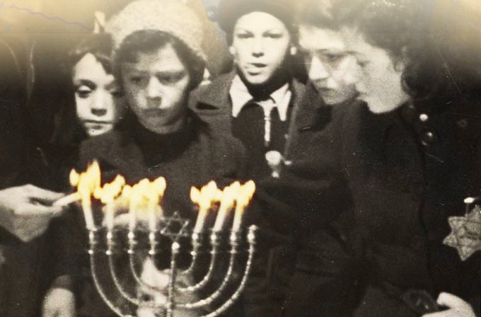 yadvashem's tweet photo. Are you looking for #JewishEd resources for #Hanukkah?
Explore our online exhibition:
HANUKKAH - THE FESTIVAL OF LIGHTS
Before, During and After the Holocaust
https://t.co/51AS3V2Gvp https://t.co/jO0erTgDys