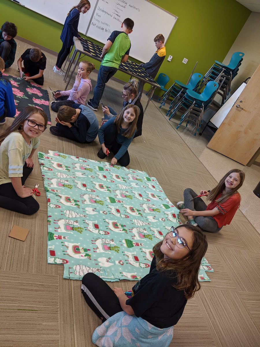 hawk_innovation's tweet photo. 4th graders took on a service project after learning about the Great Depression and the importance of helping others in need. The blankets were donated to the WG holiday gift giving program. #WGbuildingfutures https://t.co/Cksbmrv559