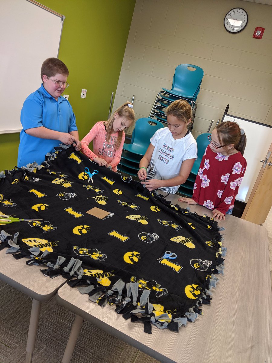 hawk_innovation's tweet photo. 4th graders took on a service project after learning about the Great Depression and the importance of helping others in need. The blankets were donated to the WG holiday gift giving program. #WGbuildingfutures https://t.co/Cksbmrv559