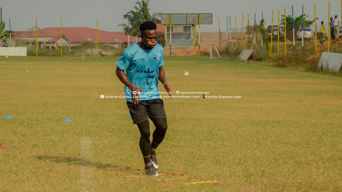 AsanteKotoko_SC's tweet photo. Men at work🔧

#AKSC #AkwaabaMaxwell #Fabulous4Life https://t.co/a7mg4DJnA4