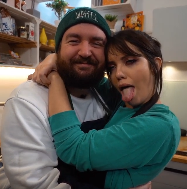 Sunnymoon_007's tweet photo. Mit ABSTAND der BESTE Screenshot 2019!!

@malwanne
@Sturmwaffel 
#DrunkKitchen https://t.co/a99uHzUund