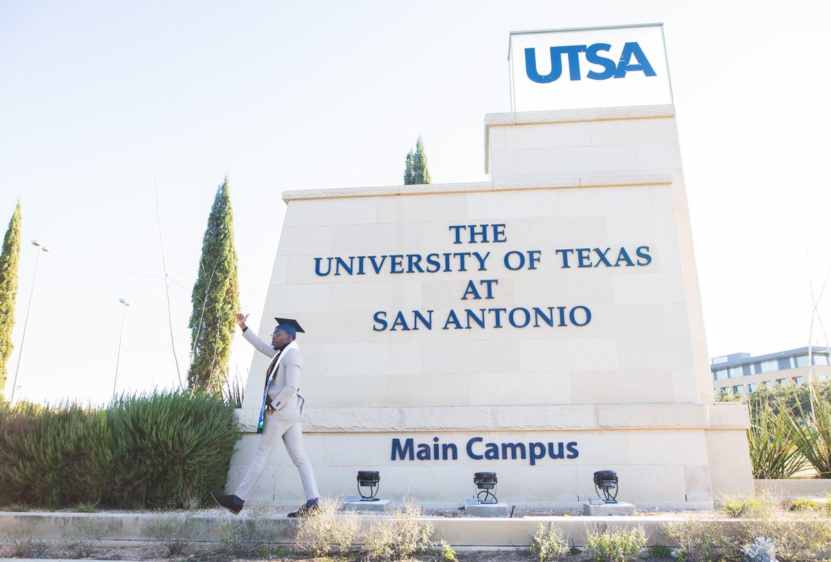 YvngLes's tweet image. Officially degreed👨🏿‍🎓 Thank you @UTSA  it’s been a crazy ride. 
#utsagrad19