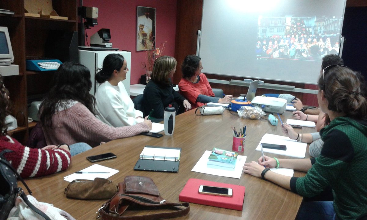 ETFUtrillas's tweet photo. @dgafprofesorado @CPAlcorisa  El grupo de trabajo de Educación Física y Música en El mundo rural se ha reunido hoy en la sede del equipo para avanzar en su actividad formativa. https://t.co/LCexET3MUQ