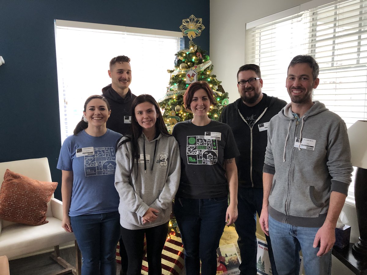wewritecode's tweet image. How does your organization wrap up the year?

We are thankful to have had the opportunity to volunteer at the @rmhdesmoines before our office holiday party. 🥳 

This is such a great cause, and baking holiday treats was so much fun!

#WeWriteCode #holiday #tradition #givingback