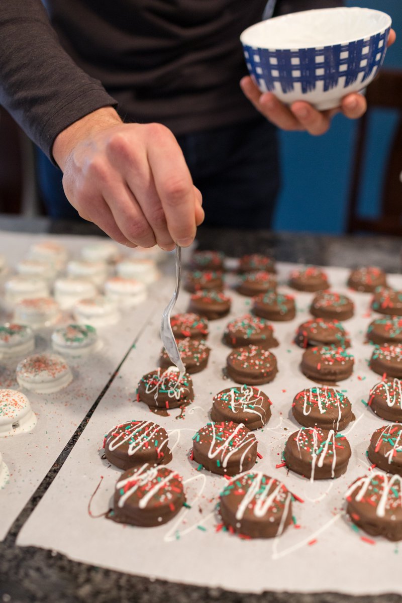 wewritecode's tweet image. How does your organization wrap up the year?

We are thankful to have had the opportunity to volunteer at the @rmhdesmoines before our office holiday party. 🥳 

This is such a great cause, and baking holiday treats was so much fun!

#WeWriteCode #holiday #tradition #givingback