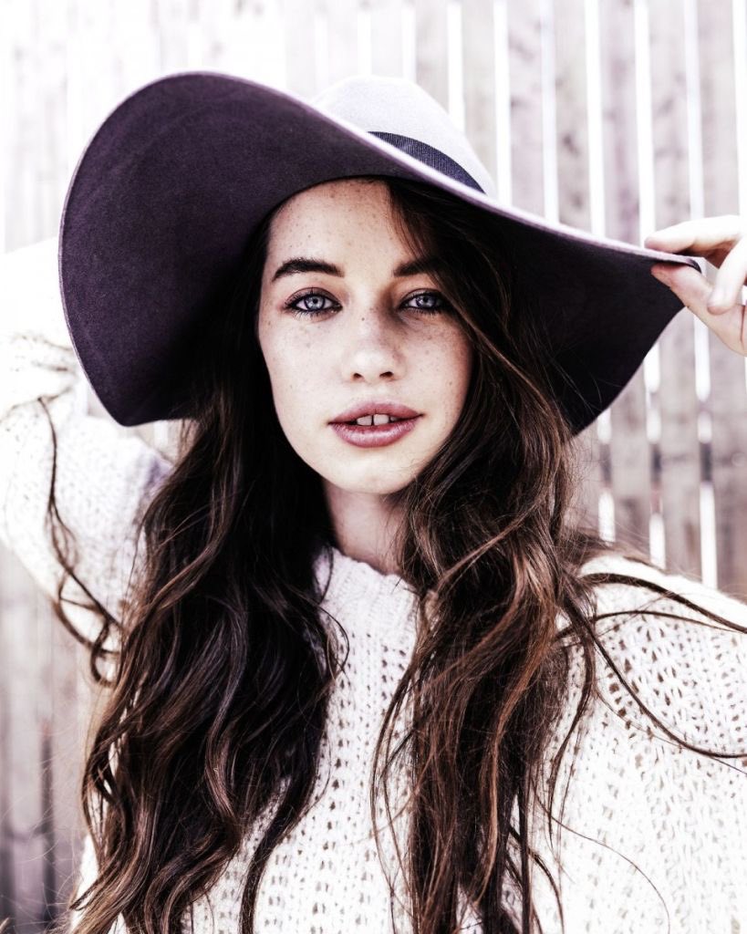 Happy Birthday to Anna Popplewell who turns 31 today! 