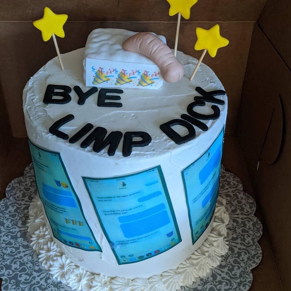 sooitskara's tweet photo. Lmao he cheated &amp; this how she broke up with him 😭😭😭 

Not the text messages on the cake LMAO https://t.co/4fB2iKNyL7