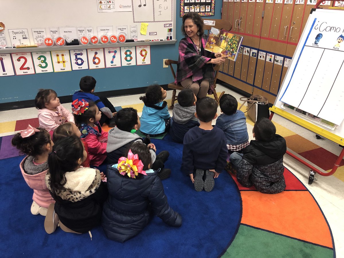 Ball Elementry has been Jingled with the Spanish version of The Night Before Christmas/ La Vìspera de Navidad de Navidad. #seguinreads #teamseguin  #matadorfamily