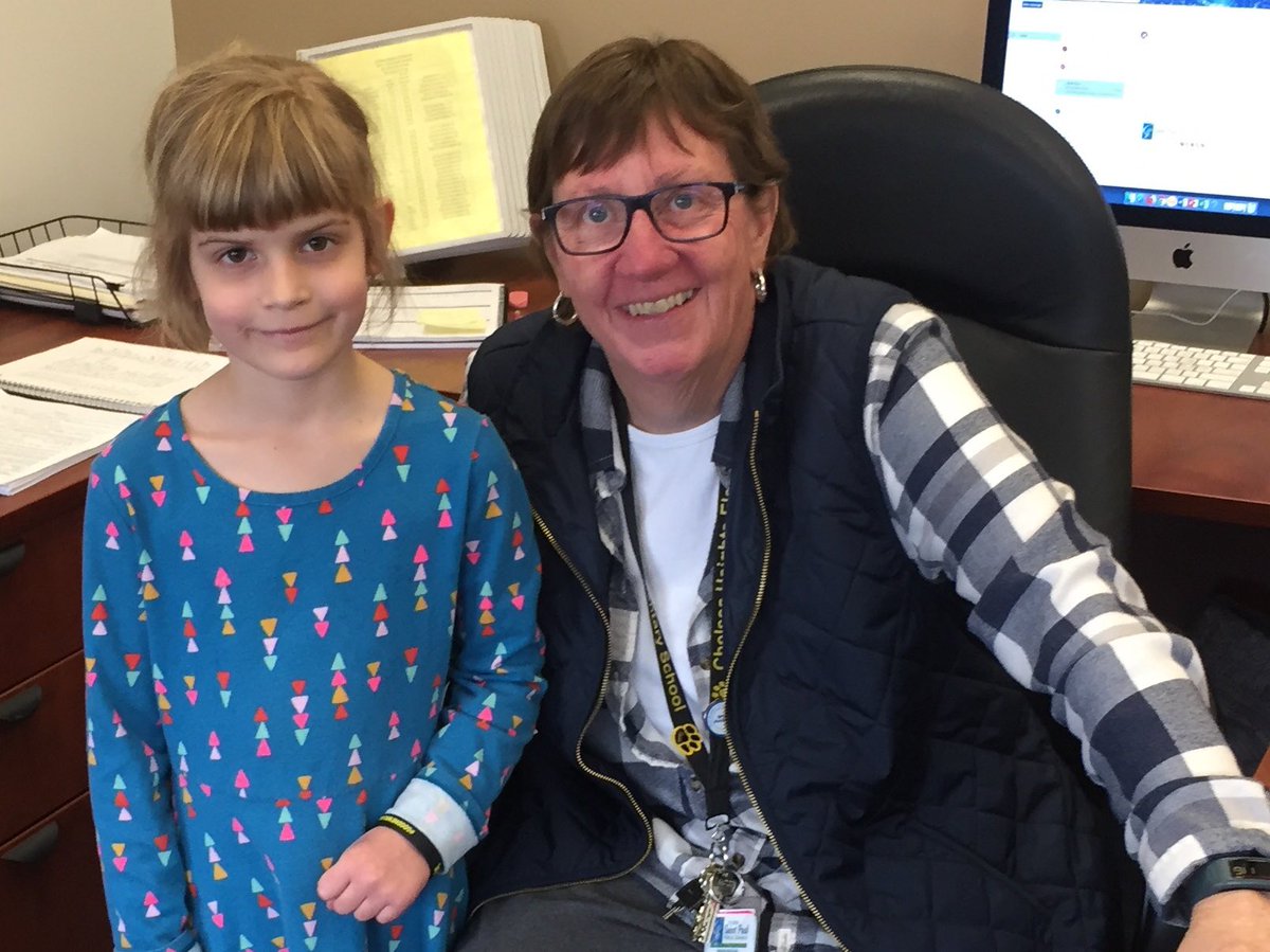 GebekeJill's tweet photo. This Kindergartner is very responsible. She’s does her job, works hard and follows directions. She’s the #GoodNewsCallOfTheDay https://t.co/sja8GxxZbH