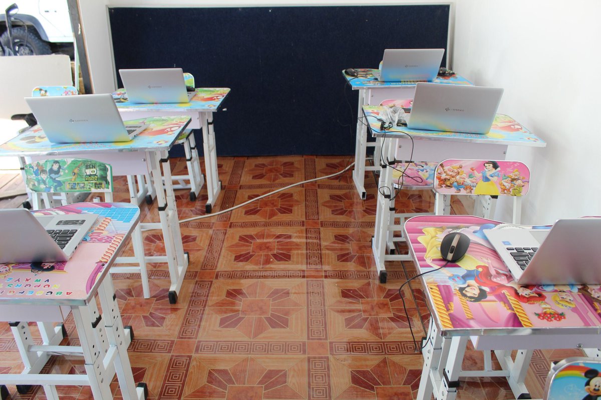 ClickingGen's tweet image. ::Super Excited::
We have relocated 🎉 Maun, Botswana is open! Opposite Nhabe Museum, same compound with Tshilli Cafe.
Drop you innovators for a FUN holiday learning experience.. #Codingfor 2 sessions per day 10:00am-12:00pm and 2:00pm - 4:00pm. DM us @SegaMoloi @agkdee