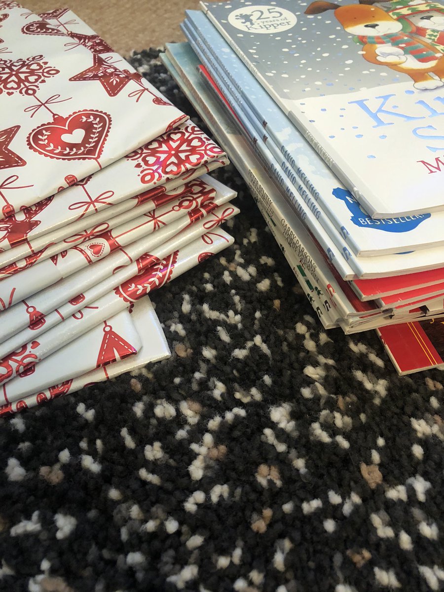 MissGraceJ's tweet photo. 10 wrapped.. 19 to go.. and I need to buy more wrapping paper! Can’t wait to see their faces on Friday though 😍🎄✨ https://t.co/3cW8oQEGoO