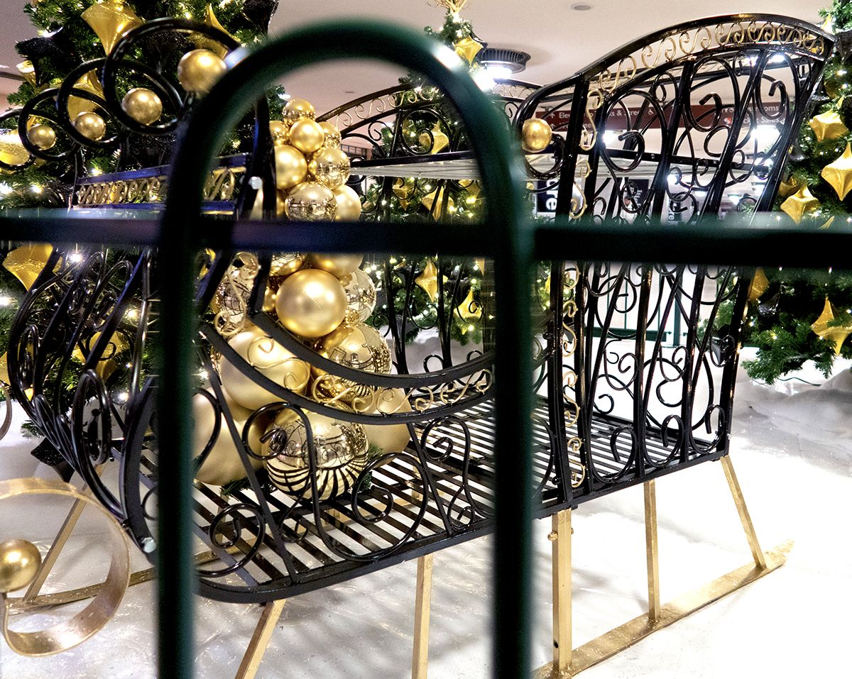 StationShops's tweet photo. Sleigh to the North Pole, scheduled to arrive on Track 3. #decor #decorations #holiday #holidaydecorations #christmas #christmasdecorations #winterwonderland https://t.co/oIy33K2Tl2
