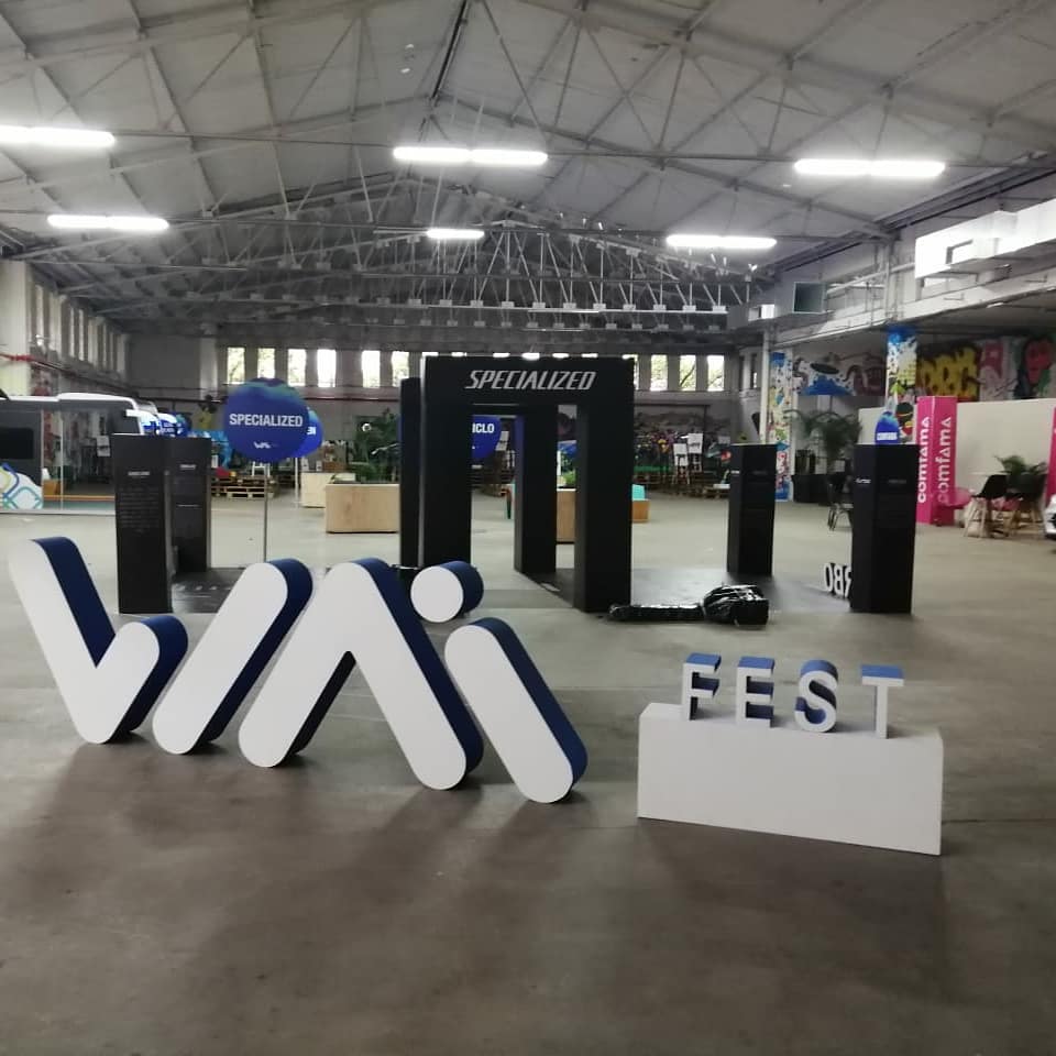 bicitertulia's tweet photo. El @waifestlatam fue el escenario para q con @lola_temueve y @mas_urbano compartieramos hasta dónde nos han traído los pedales estos 200 años d la  🚲 en la historia d la humanidad; por qué la movilidad inteligente es divertida 🍃, y la razón d ser q tienen las calles para todos https://t.co/ybBODjhMv6