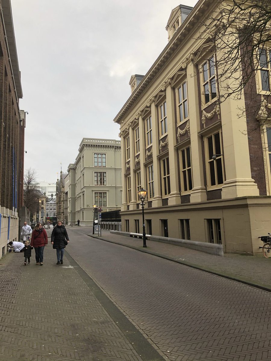 cafeweltschmerz's tweet image. Vanaf 1 februari 2020 start Cafe Weltschmerz samen met De Publieke Zaak een Open TVStudio aan de Hofvijver in Den Haag. Om de hoek van het Binnenhof komt een plek waar de samenleving, politici en politieke bestuurders ter verantwoording gaan roepen.