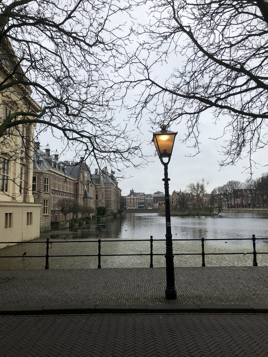 cafeweltschmerz's tweet image. Vanaf 1 februari 2020 start Cafe Weltschmerz samen met De Publieke Zaak een Open TVStudio aan de Hofvijver in Den Haag. Om de hoek van het Binnenhof komt een plek waar de samenleving, politici en politieke bestuurders ter verantwoording gaan roepen.