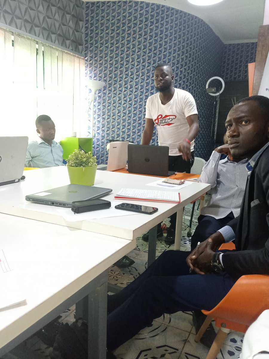 OpenSunshineNG's tweet photo. At the Abuja #OSIC Day 1, our Founder, @arakunrinajos pitched the idea behind #OpenSunshine to a team of highly resourceful panelists and facilitators such as @Bolarinwaiyanu. It was a time to learn and unlearn, upgrade knowledge and skills and broaden horizons. https://t.co/UG6yzOIo6m