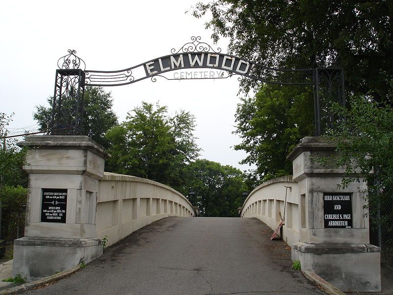 memphishistory's tweet photo. Elmwood Cemetery - a Memphis Treasure. We are joined on this episode by Kim Bearden, CEO and Executive Director of Elmwood Cemetery, and her husband Willy Bearden. Read more of the story and listen at https://t.co/SAtf8Uo5el https://t.co/TI4xXYkZeX
