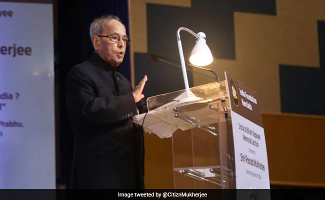 BalakrishnanGN's tweet photo. Bharat Ratna Pranabda @CitiznMukherjee cautions on "Majoritarian Rule"!

Pranab Mukherjee said this in the backdrop of raging protests against the amended #CitizenshipBill today.

He was delivering the second Atal Bihari Vajpayee Memorial Lecture at New Delhi's India Foundation! https://t.co/roknGmwdOf