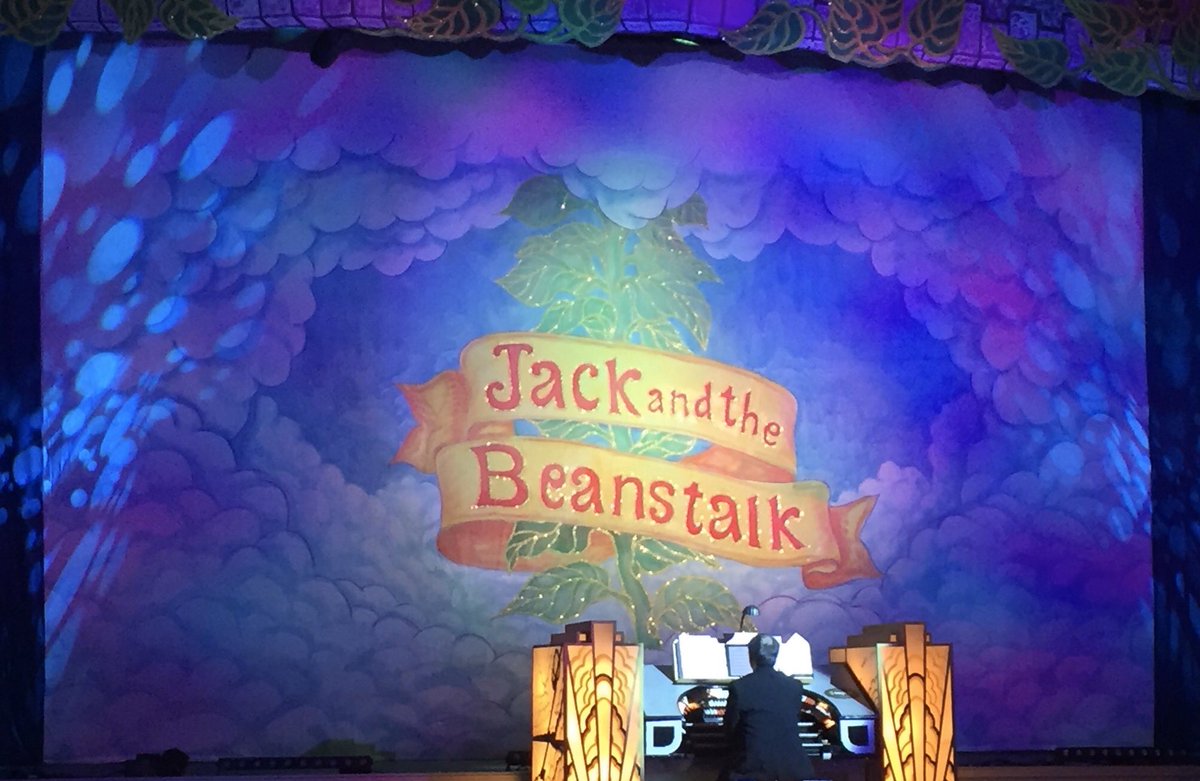 The children had a wonderful time at the Christmas #Pantomime this afternoon @StockportPlaza1. Thanks to the #PTFA for providing drinks and snacks.😆#OhYesItIs 🎅🏼#OhNoItIsnt 🎄