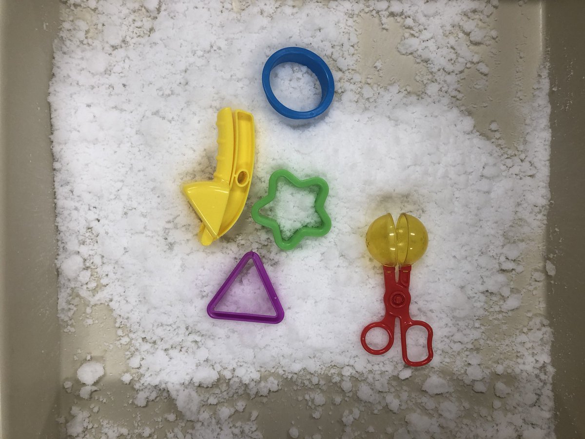greersgoldfish's tweet photo. It might be raining outside but we are having SNOW much fun in our classroom!! ❄️ #firstfox #sensorytable #snow https://t.co/UldRDRiZy6