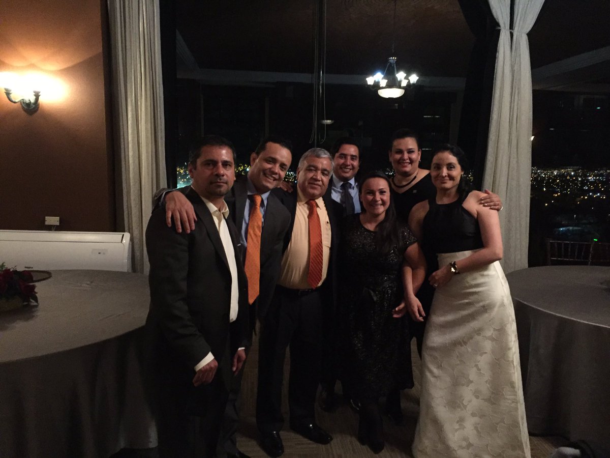cevech's tweet photo. Agradable velada en nuestra tradicional cena navideña 2019.
#cevech #CenaNavideña2019 #SheratonSoberano #ConsejoDirectivo1921 https://t.co/DevYWsqgis