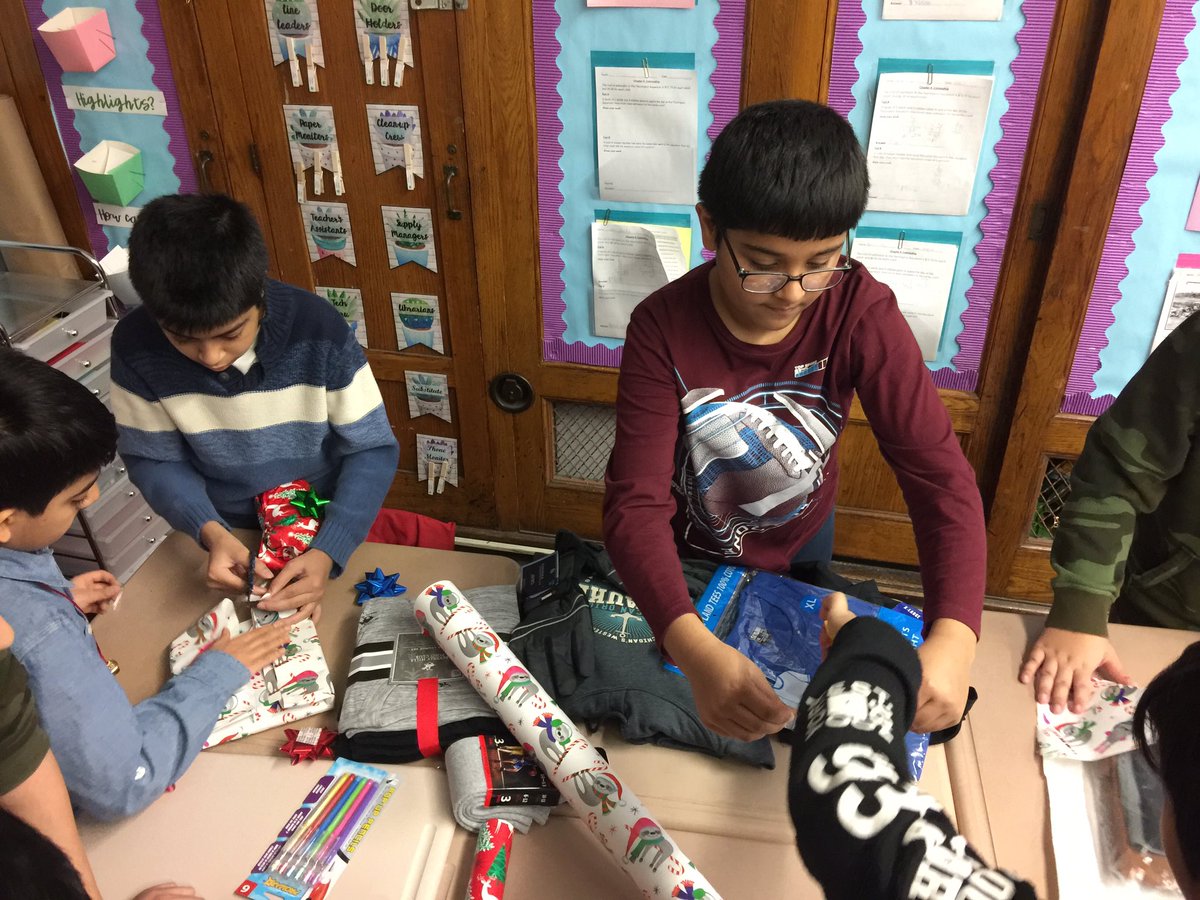 MissGina253's tweet photo. #OperationPayItForward with PS 253’s #StudentGovernment and Grade 5 students, parents and staff was a huge success today🎄 #BeKind #Team253 @ExecSuptBKSouth @NYCSchools @thedegoviagroup @D21_Community @ChaimDeutsch @NYCSchools https://t.co/MGKCBeWMq3