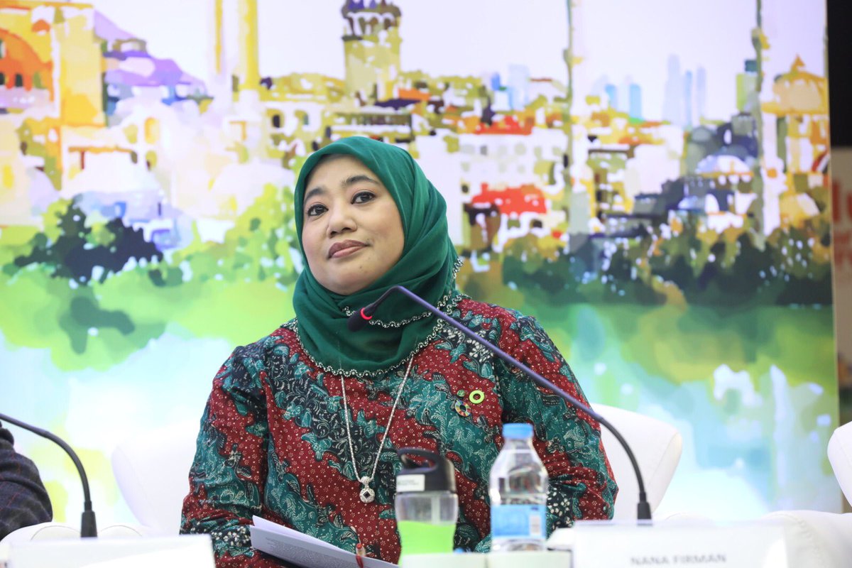 ally4future's tweet photo. The 4th day started with a panel titled as “Green and Sustainable Solutions for Climate Change” which was held by Miraç Tapan, Prof. Mehmet Emin Birpınar, Nana Firman, Prof. Nilgün Cılız and Sümeyra Merve Kılınç. #ally4future2019 https://t.co/smWeyZMA0C
