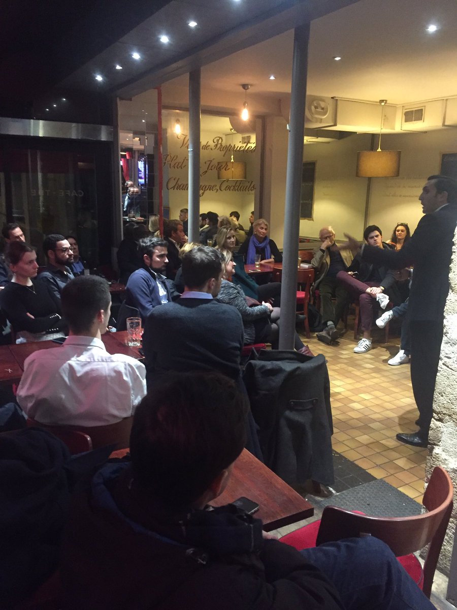 JeunesAubert's tweet photo. Beaucoup de jeunes ce soir pour la première conférence des @JeunesAubert ! @JulienAubert84 présente son dernier ouvrage « Emmanuel le faux-prophète » ! https://t.co/qO2I59Z8qZ