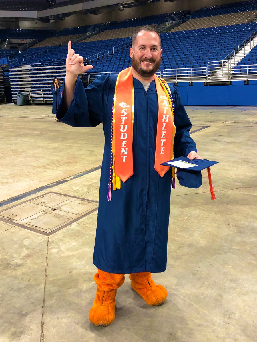 UTSA's tweet image. One of our favorite traditions: Each year, ‘Runners who served as Rowdy cross the stage wearing his feet 🤙🏼 Mike Vickers has served as @RowdyUTSA for the past three years, and graduated today with his @policyUTSA degree 🎓 #BirdsUp #UTSA #UTSAGrad19
