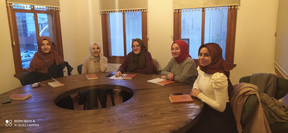 Anadolu Öğrenci Birliği Sakarya kız öğrencileri olarak her ay gerçekleştirdiğimiz kitap kritiği dersimizde bu ay Jules Payot'un "İrade Terbiyesi"kitabı üzerine konuştuk.
"Zaman, onu doğru kullanana hata yapmaz" 
Jules Payot-İrade Terbiyesi