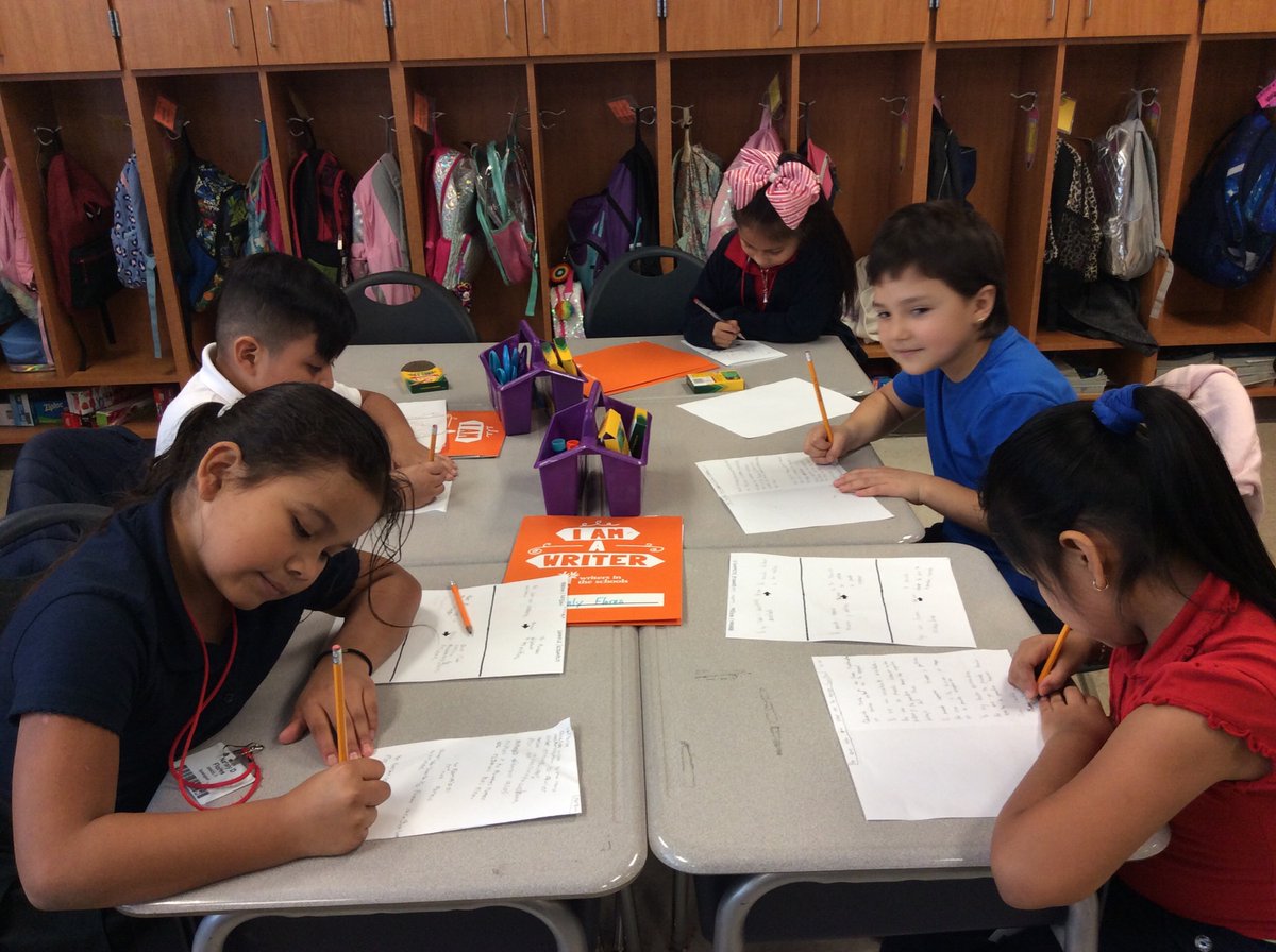 JMartinezneff's tweet photo. Writing persuasive letters to Santa 🎅🏽with our amazing WITTS Writer Mrs. Kindred. https://t.co/HDwuZPLLwM